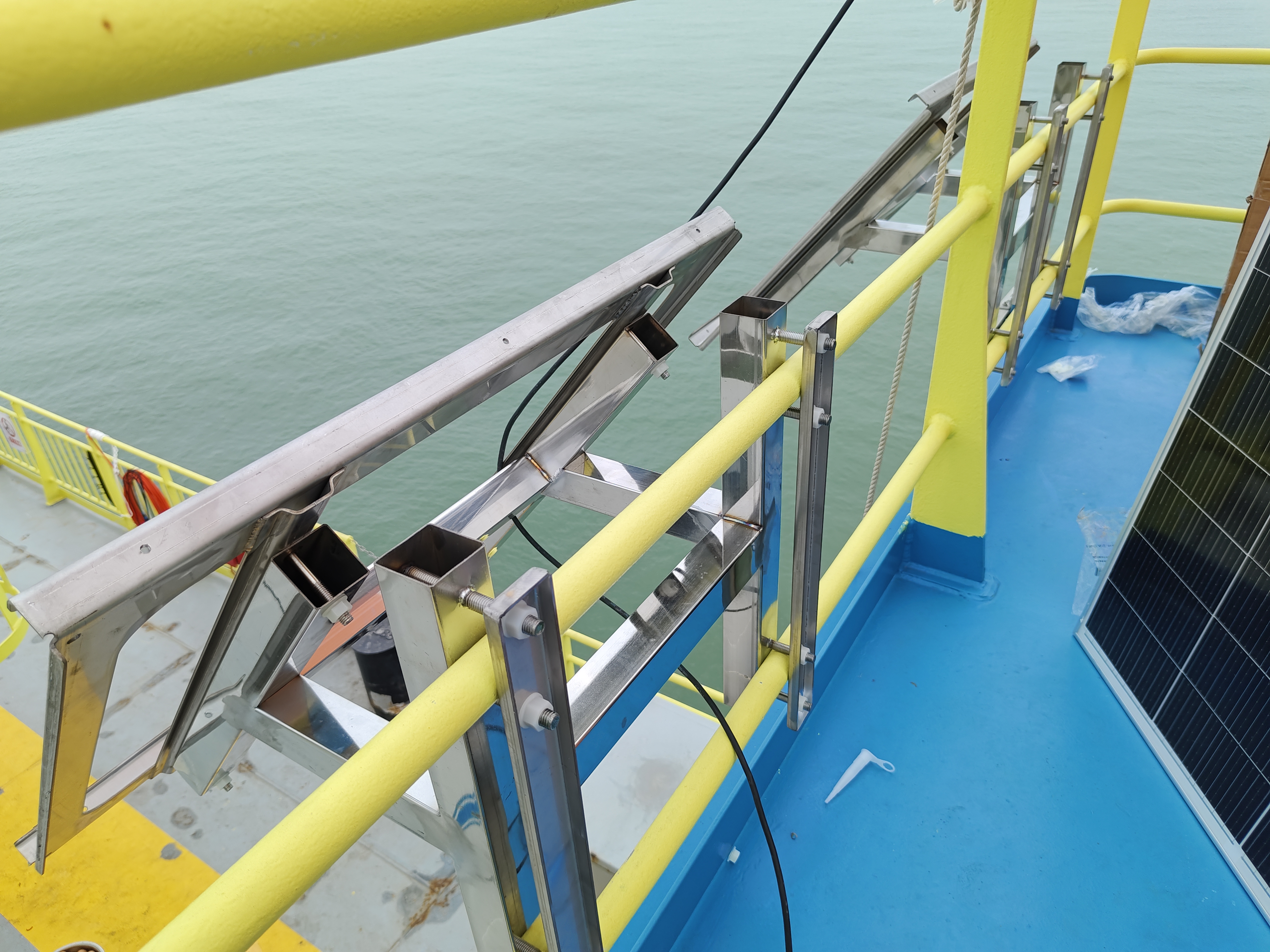 安装光伏板支架