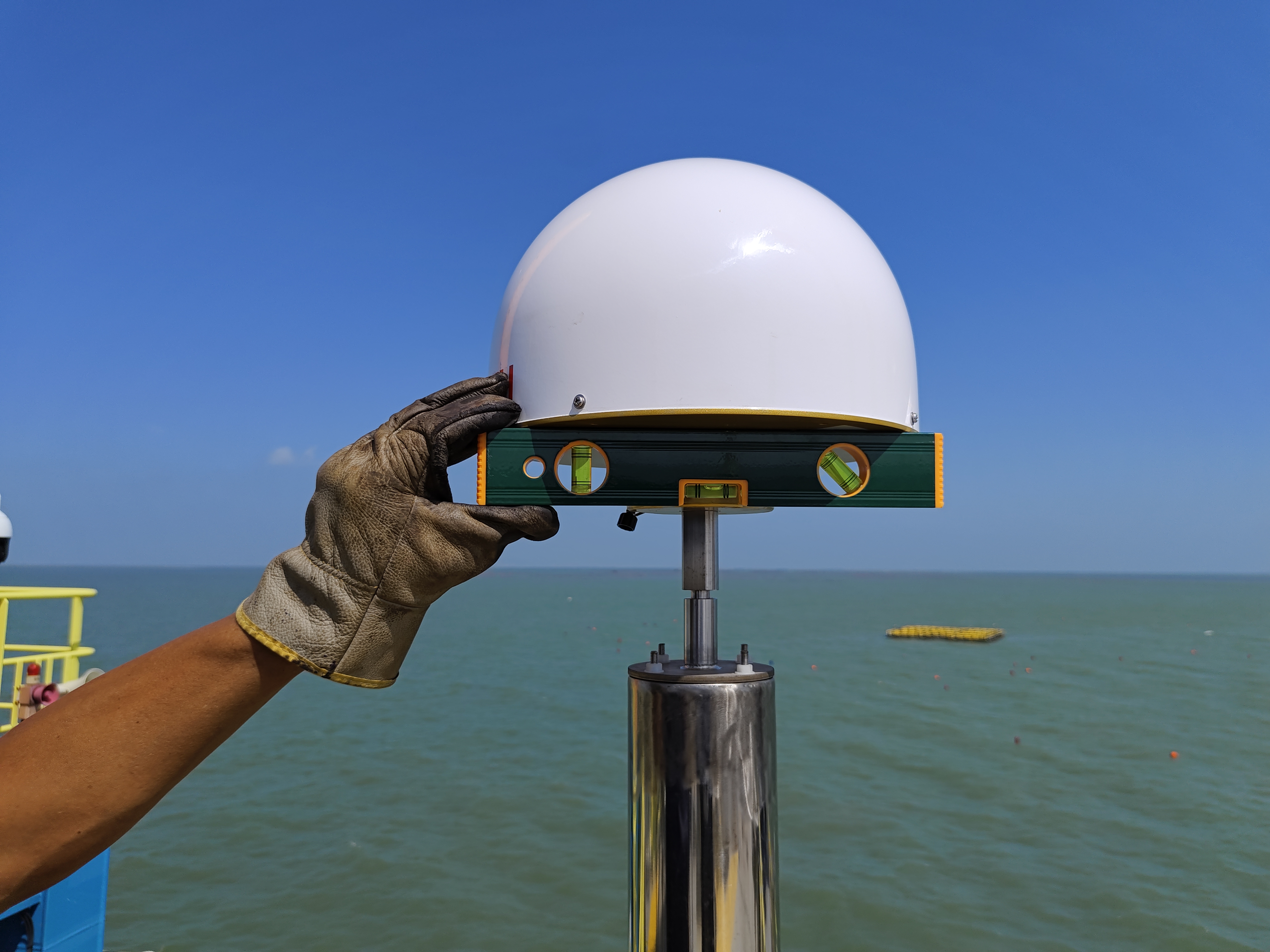 设备安装-扼流圈天线并调平