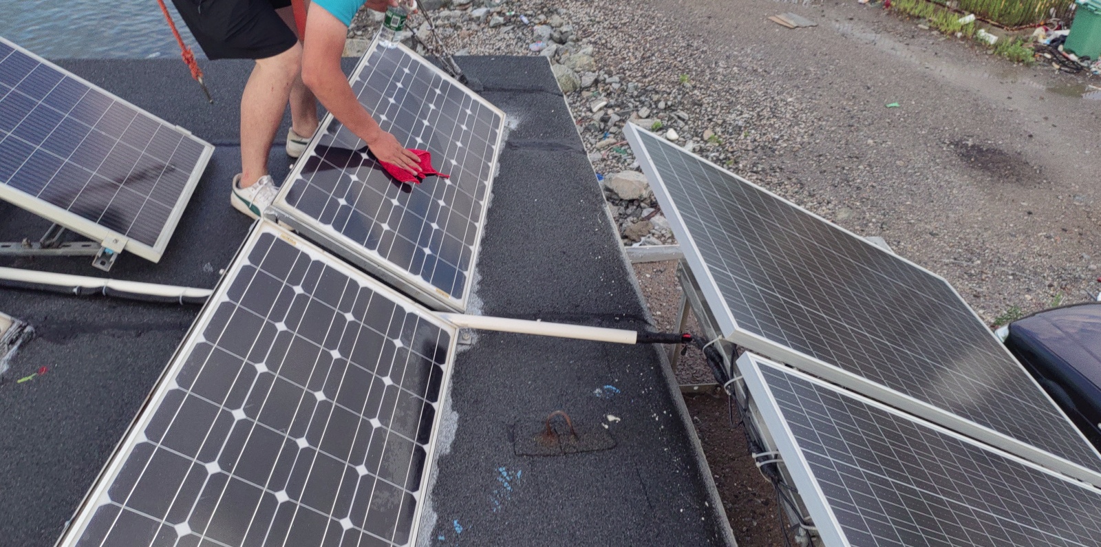 锦州中心渔港站-供电系统-太阳能板