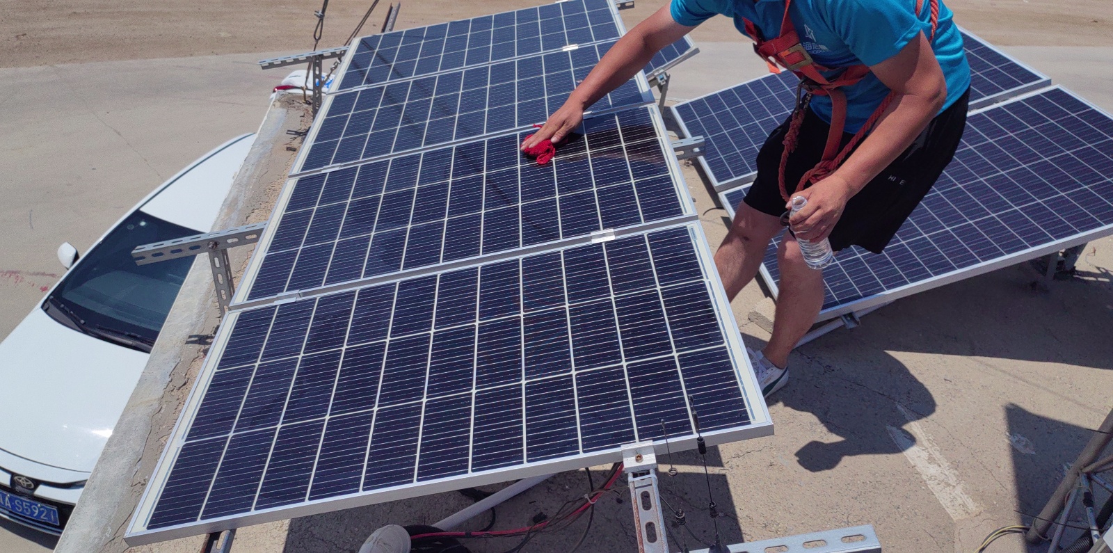 绥中天龙寺渔港站-供电系统-太阳能板