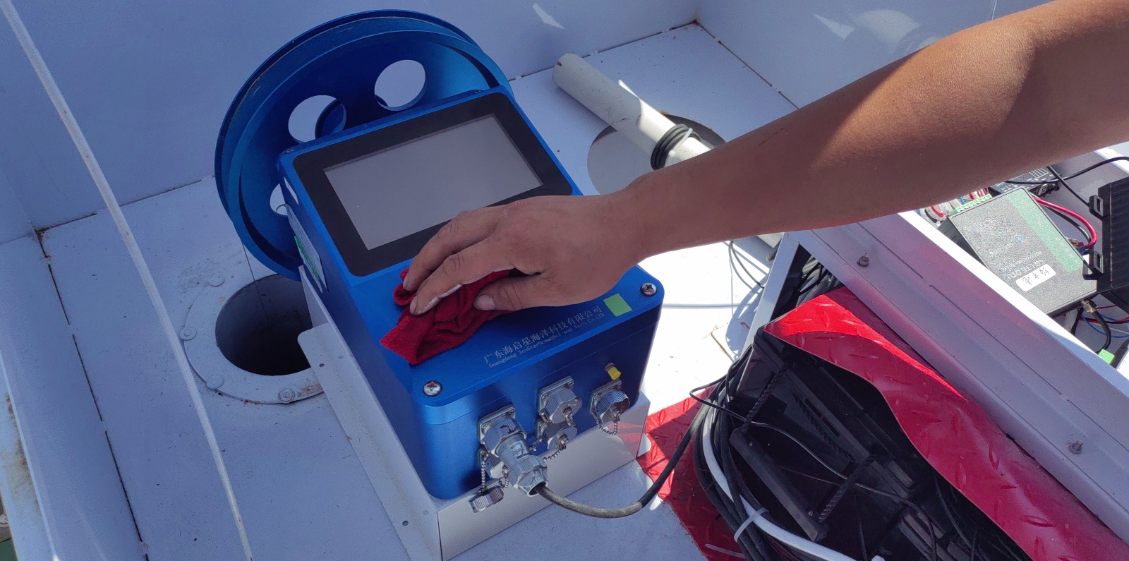 绥中港码头点-浮子式潮位仪