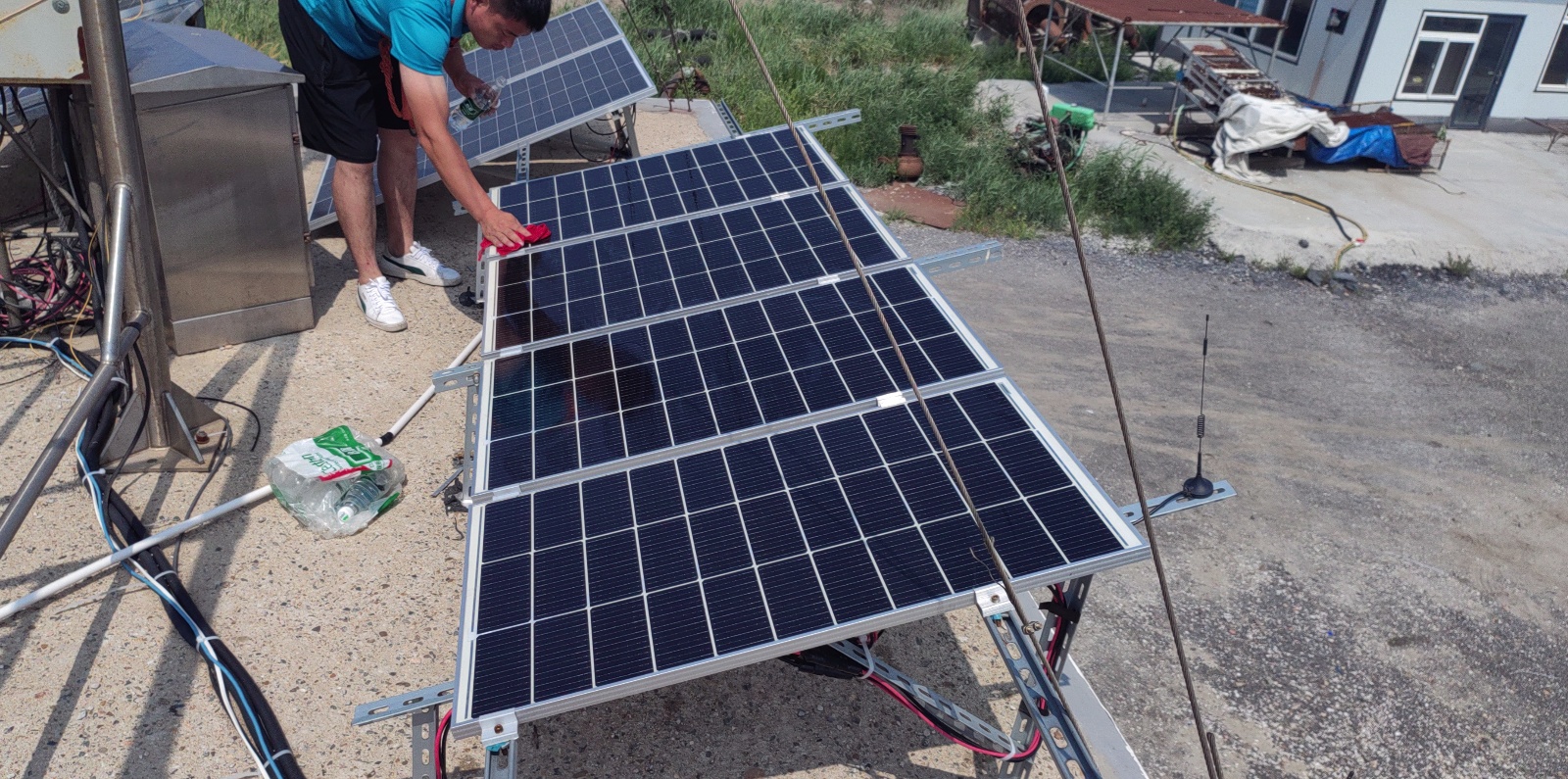 盘锦二界沟站-供电系统-太阳能板