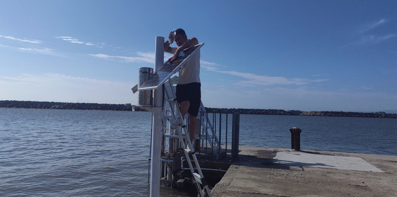 南尖码头点-供电系统-太阳能板