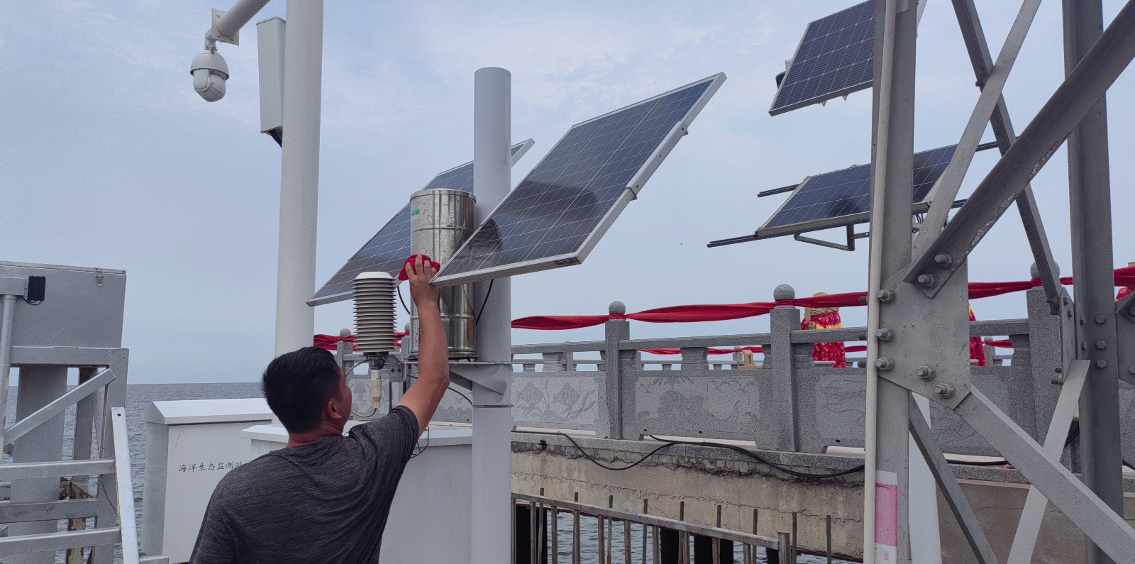 光辉码头点-雨量器