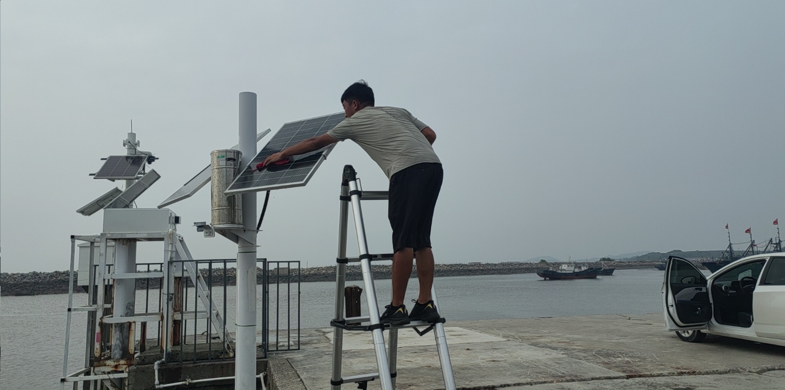 南尖码头点-供电系统-太阳能板