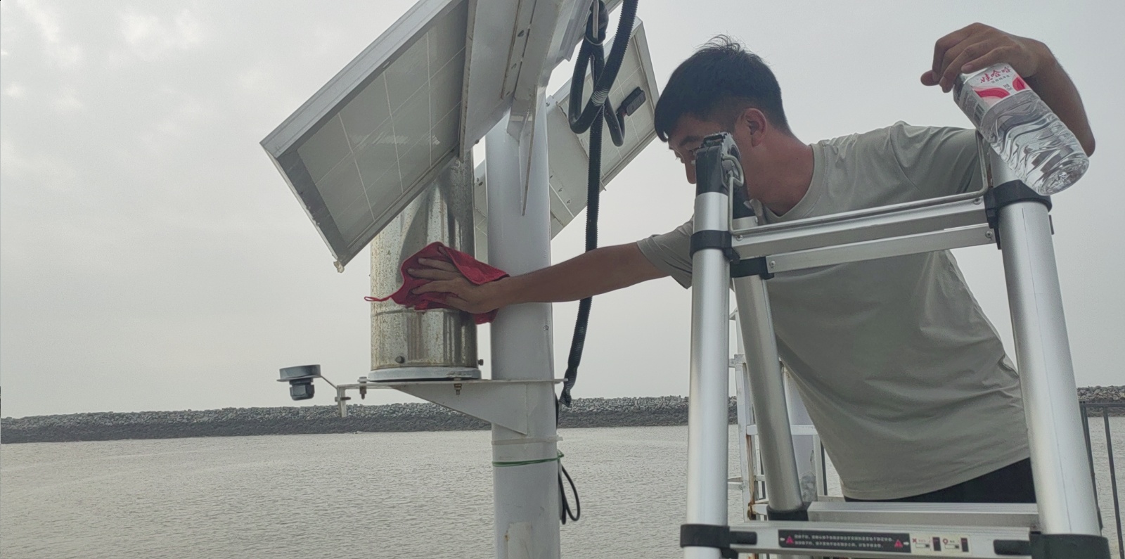 南尖码头点-雨量器