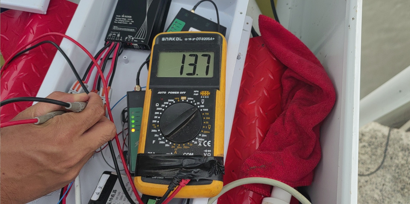 南尖码头点-供电系统-蓄电池、充电控制器