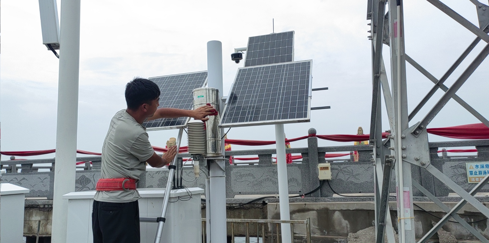 光辉码头点-雨量器