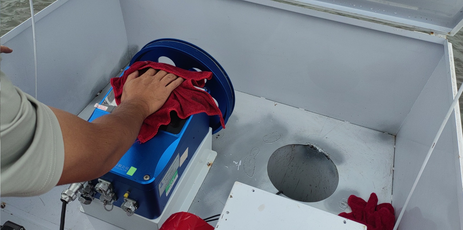 光辉码头点-浮子式潮位仪