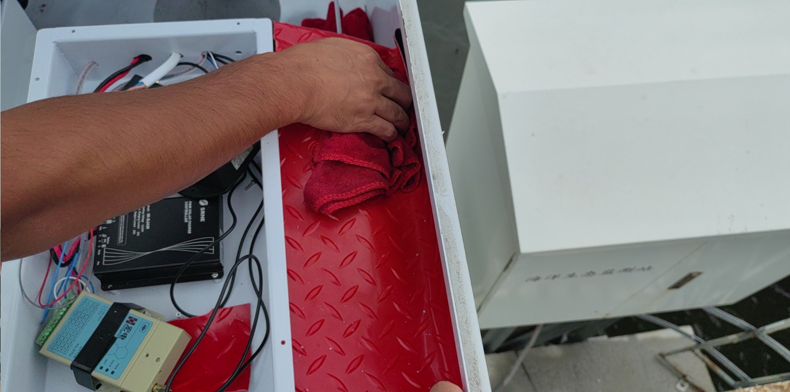 光辉码头点-设备箱