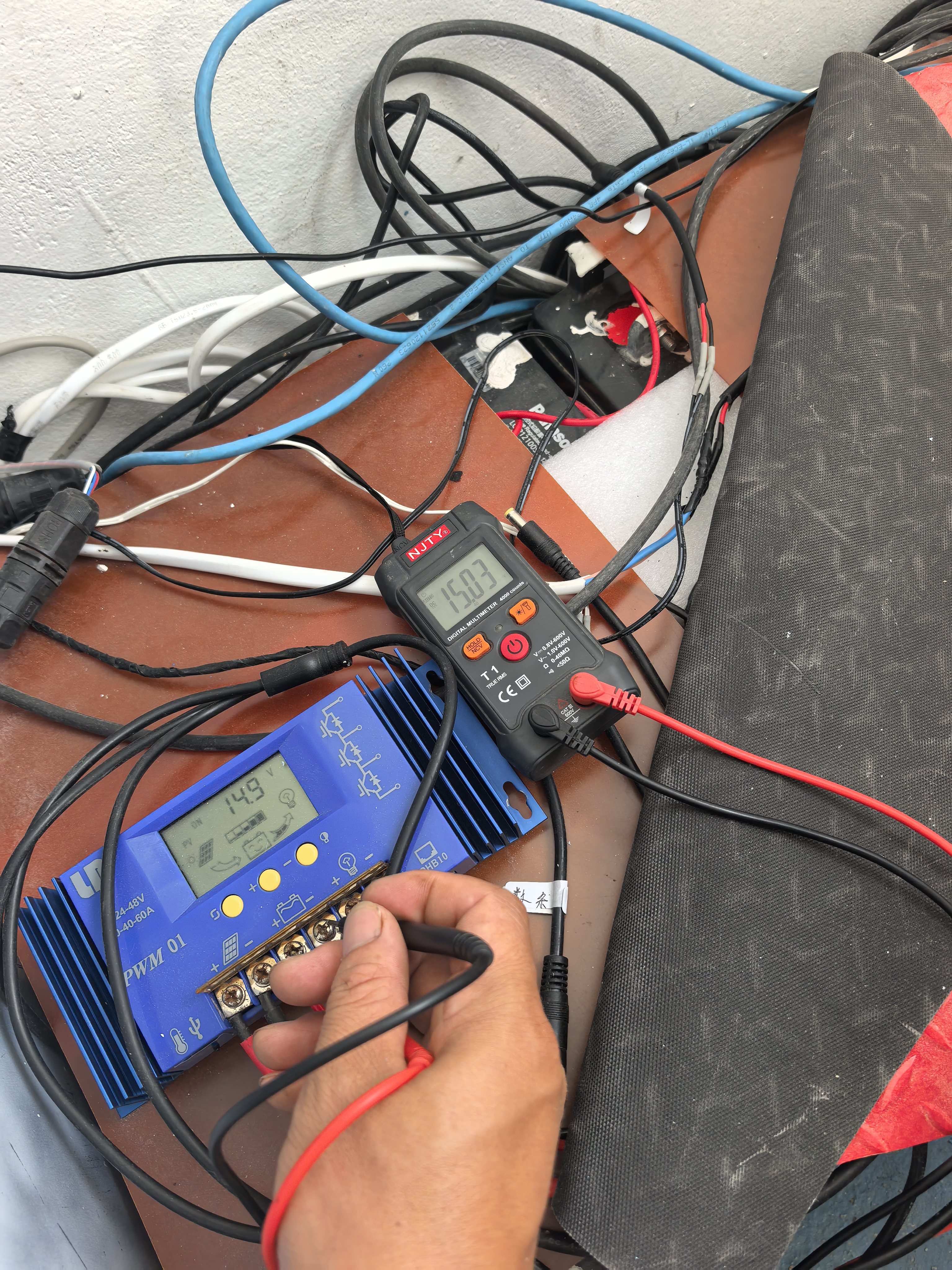 丹东大鹿岛站-供电系统-蓄电池、充电控制器