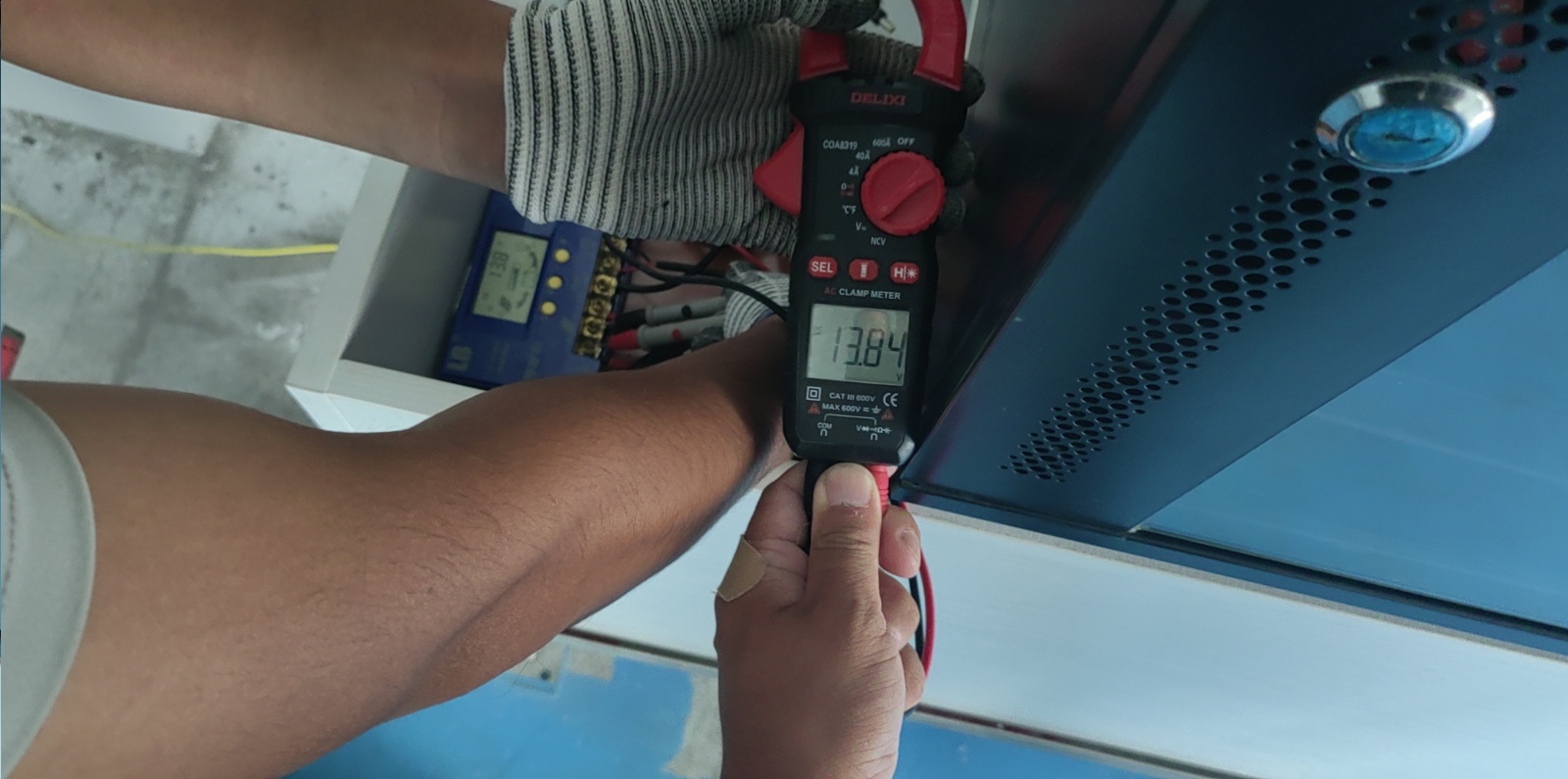 锦州中心渔港站-供电系统-蓄电池、充电控制器