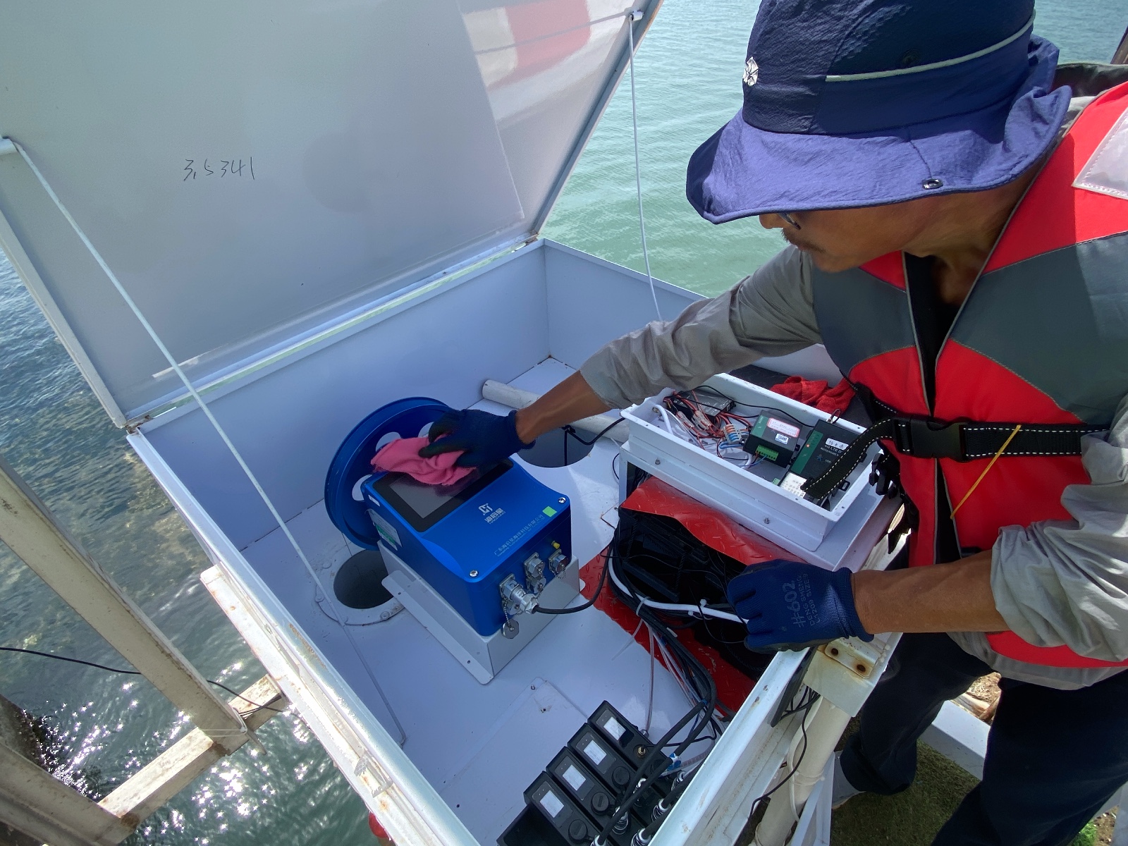 绥中港码头点-浮子式潮位仪