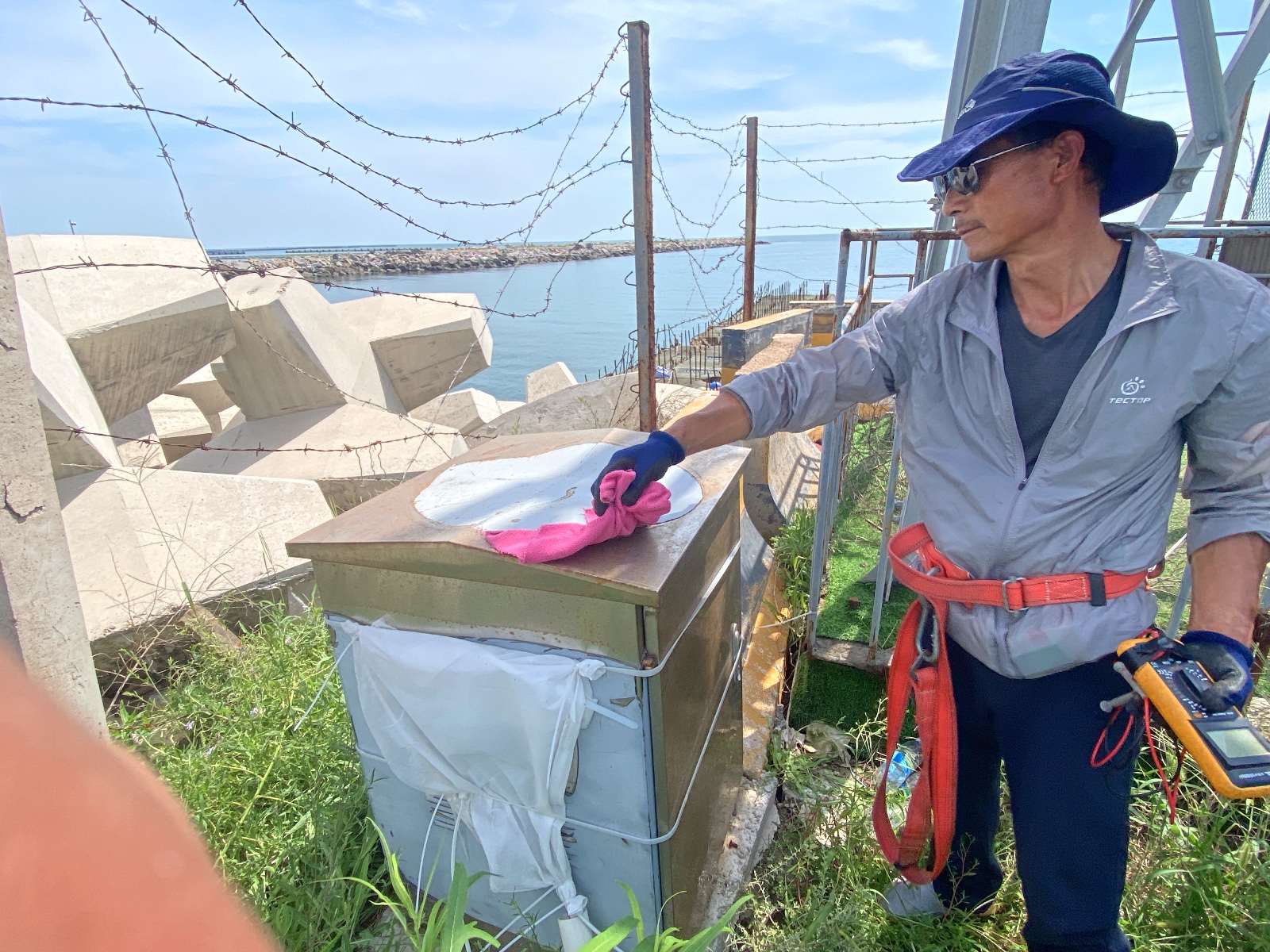 绥中港码头点-设备箱