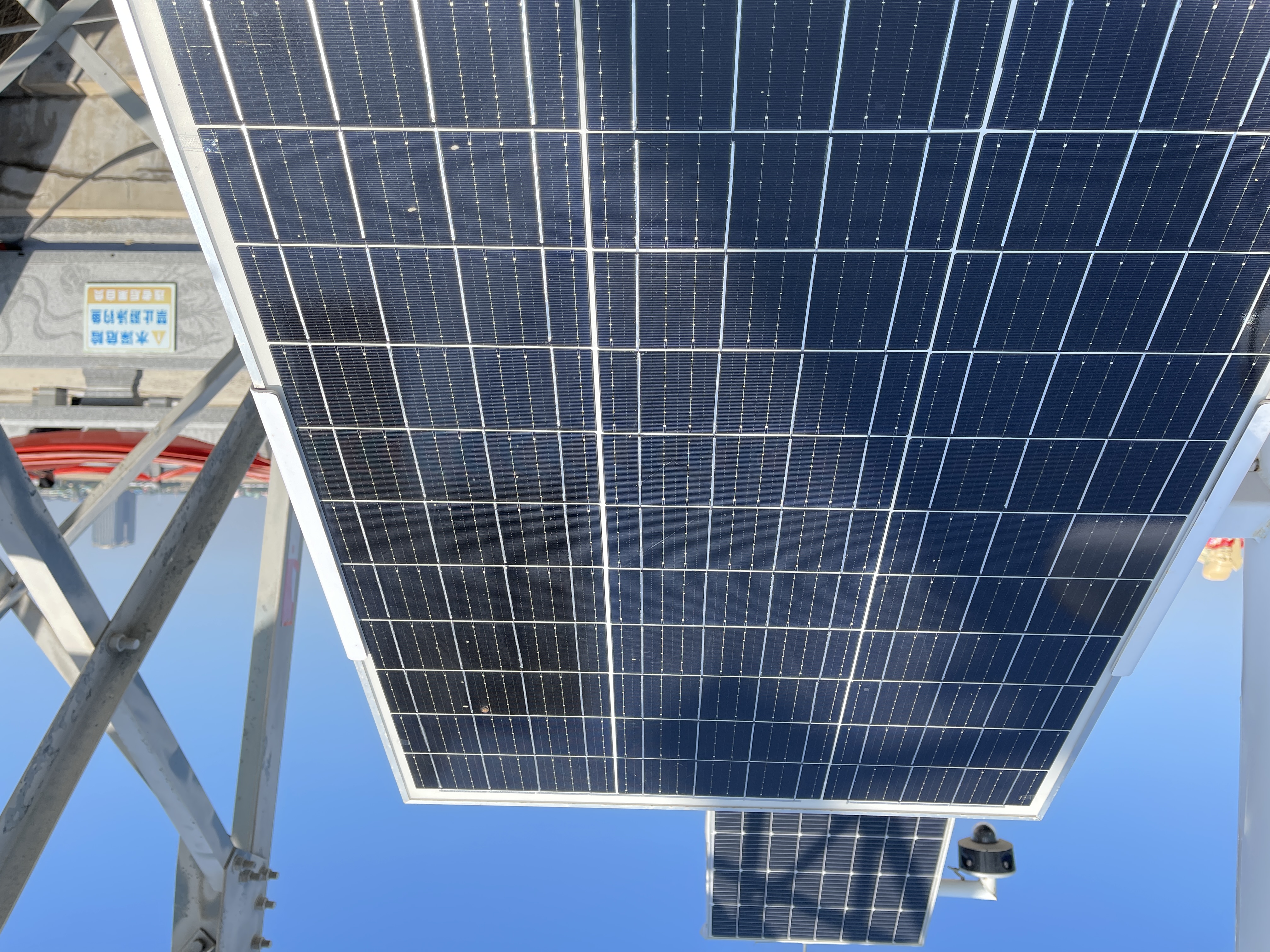 光辉码头点-供电系统-太阳能板