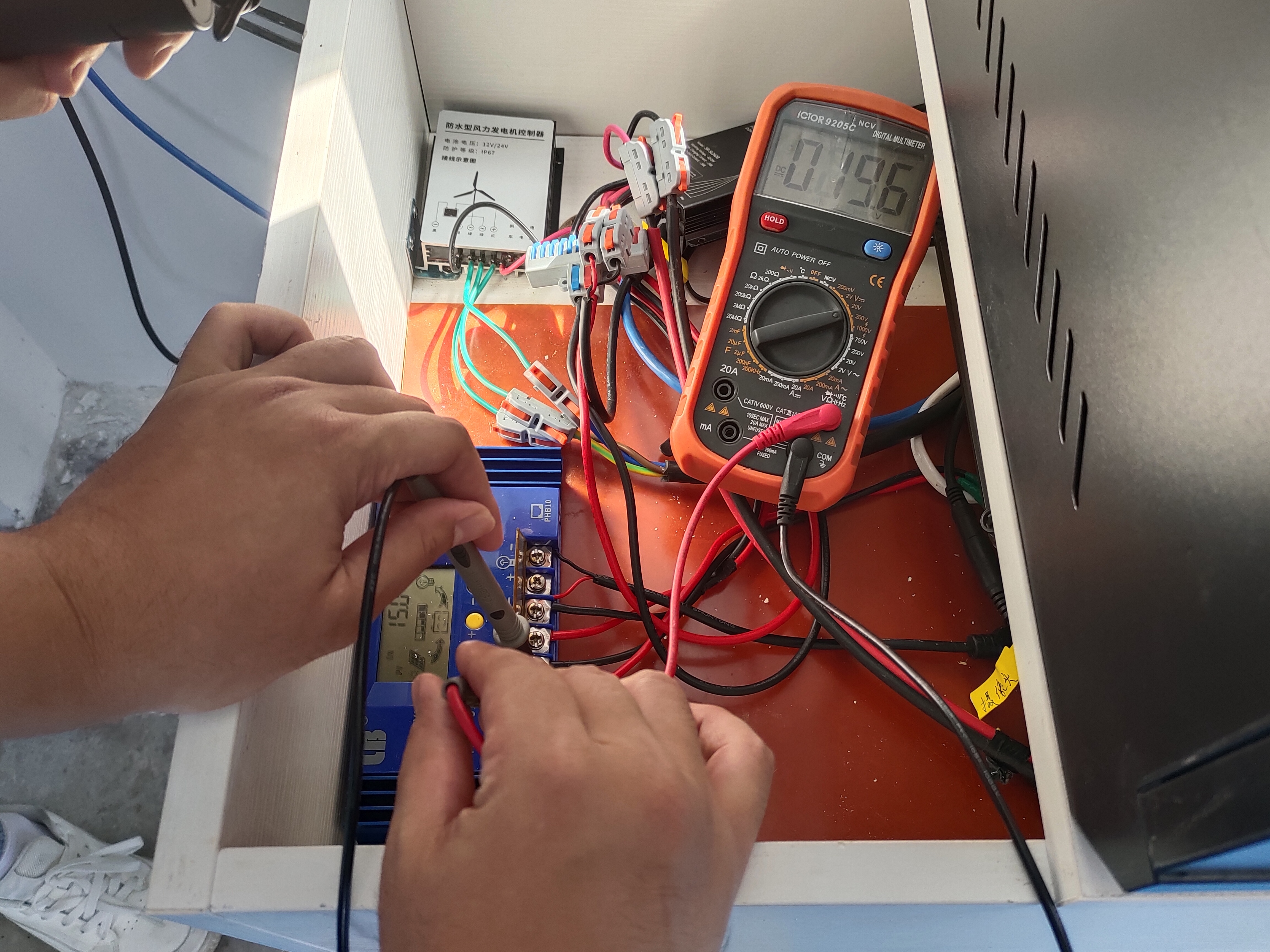 锦州中心渔港站-供电系统-蓄电池、充电控制器