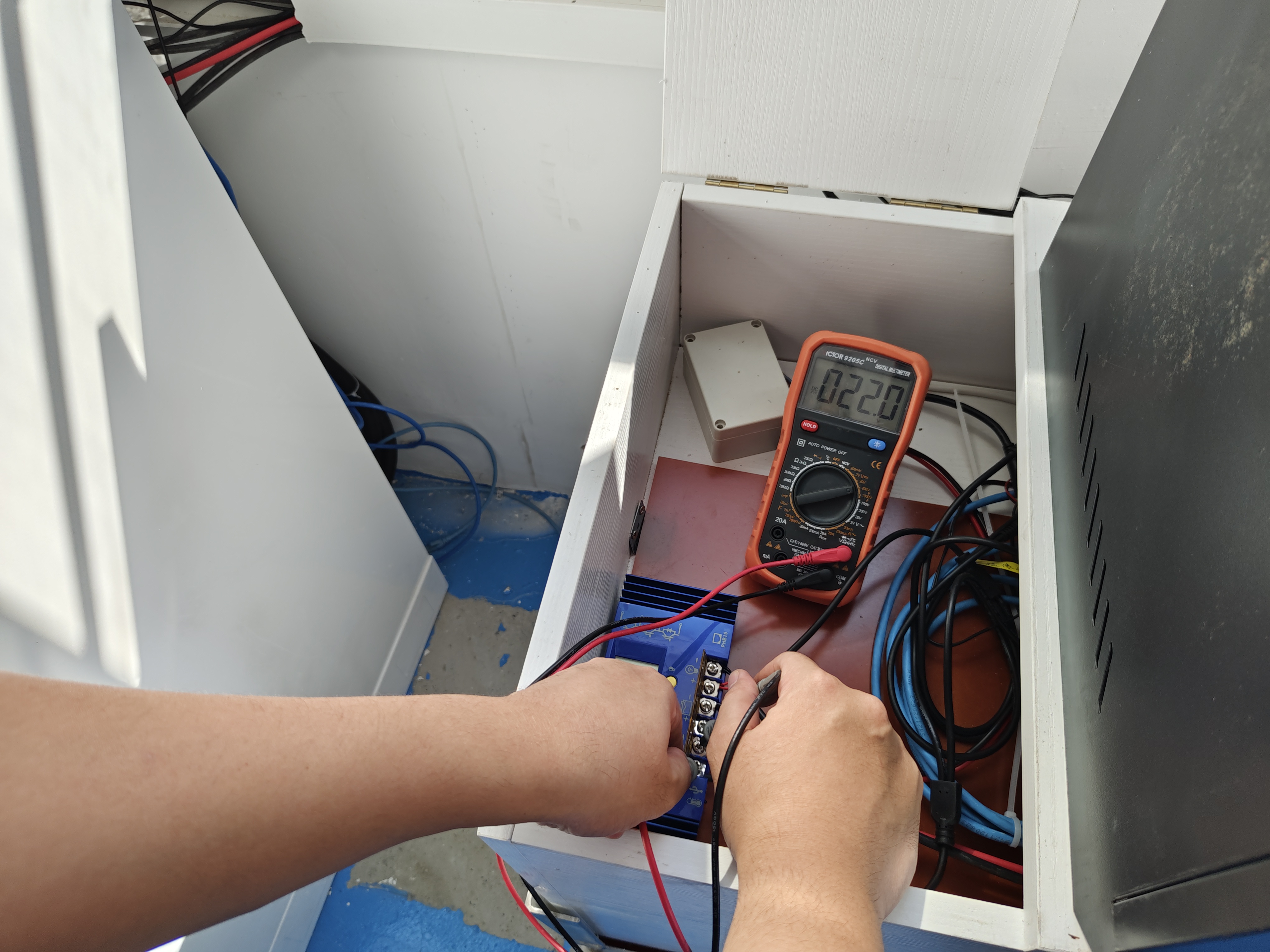 绥中天龙寺渔港站-供电系统-蓄电池、充电控制器