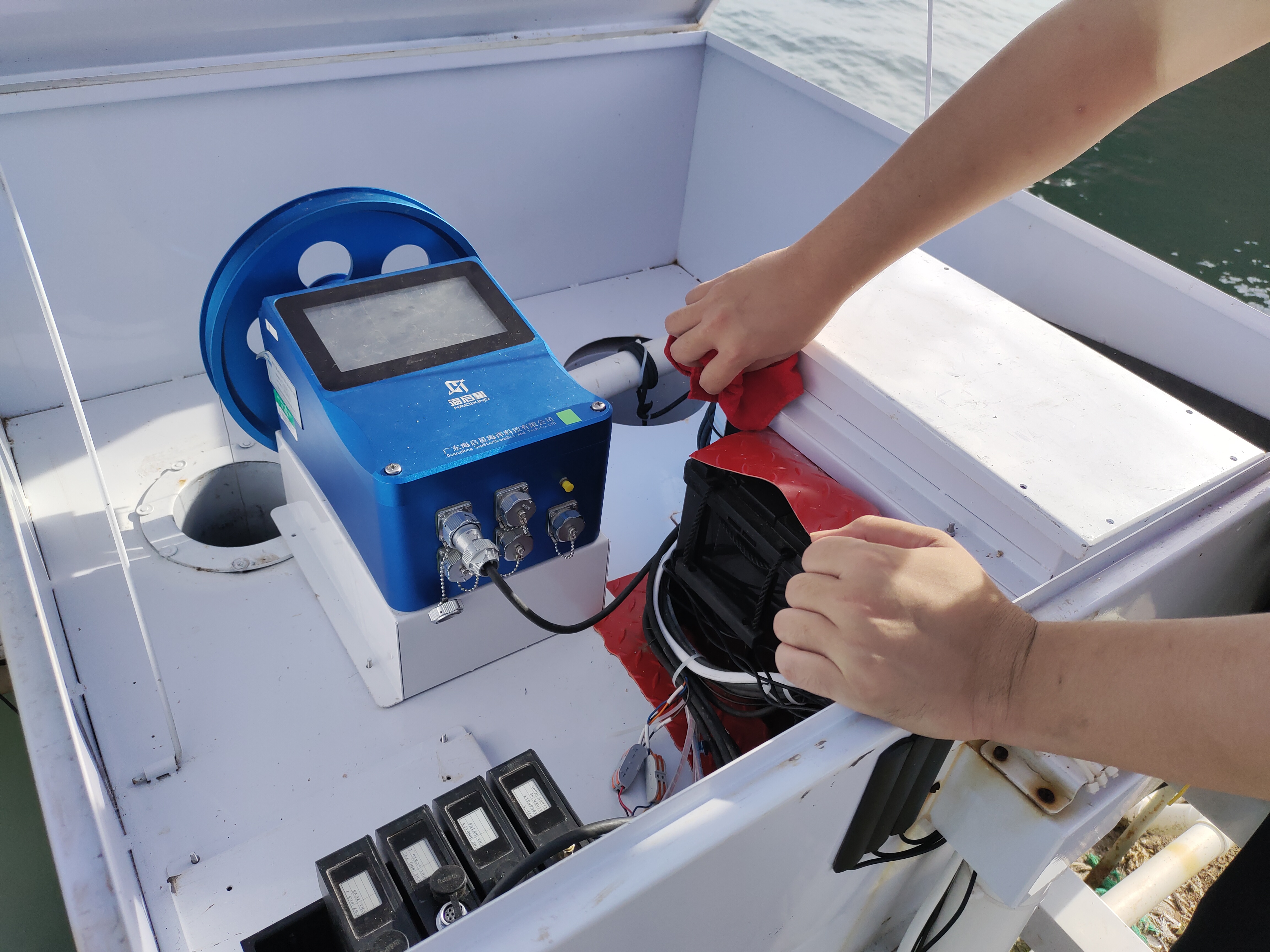 绥中港码头点-设备箱