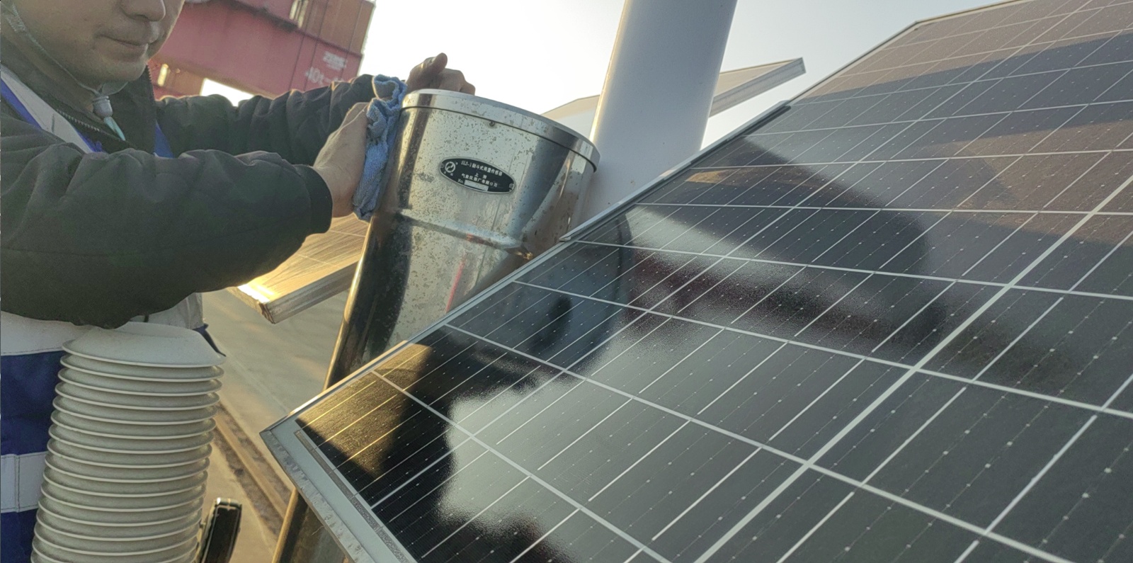 绥中港码头点-雨量器