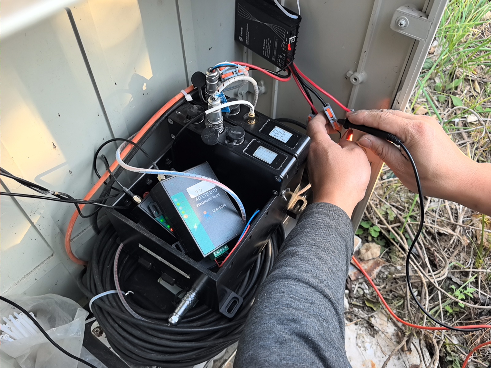 丹东大鹿岛站-供电系统-蓄电池、充电控制器