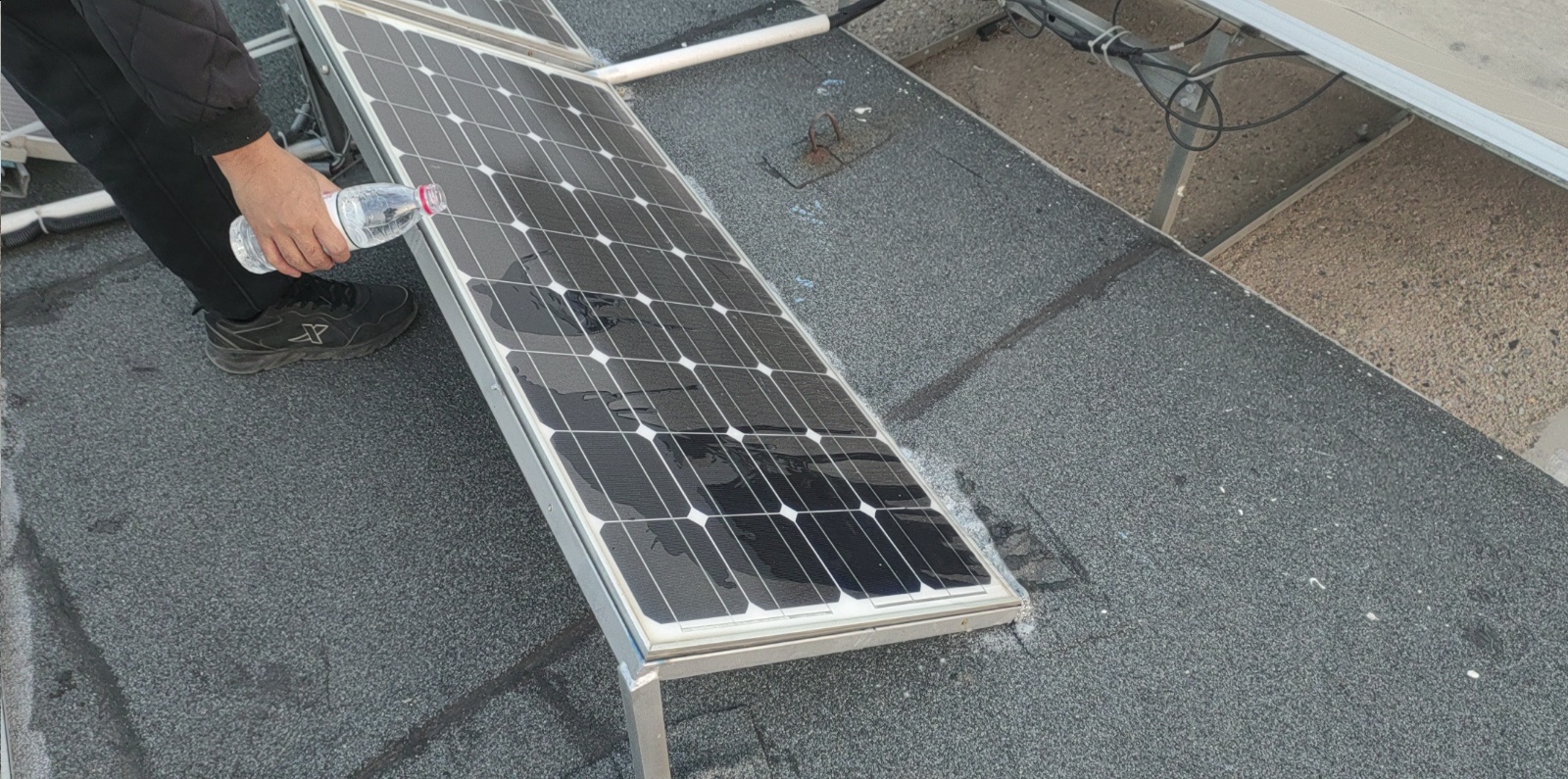 锦州中心渔港站-供电系统-太阳能板