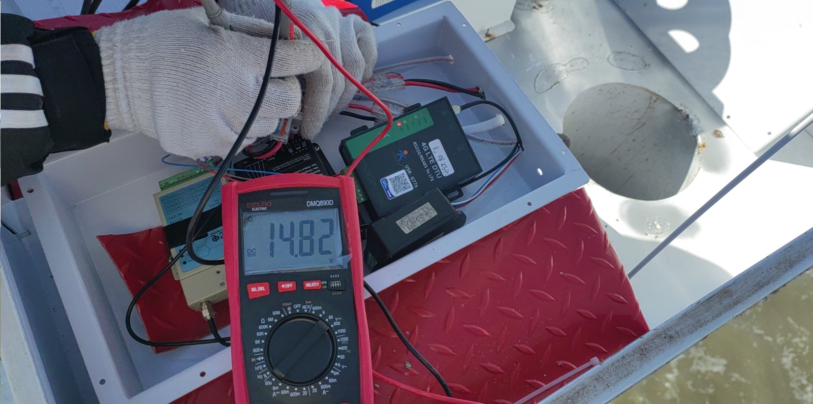 光辉码头点-供电系统-蓄电池、充电控制器