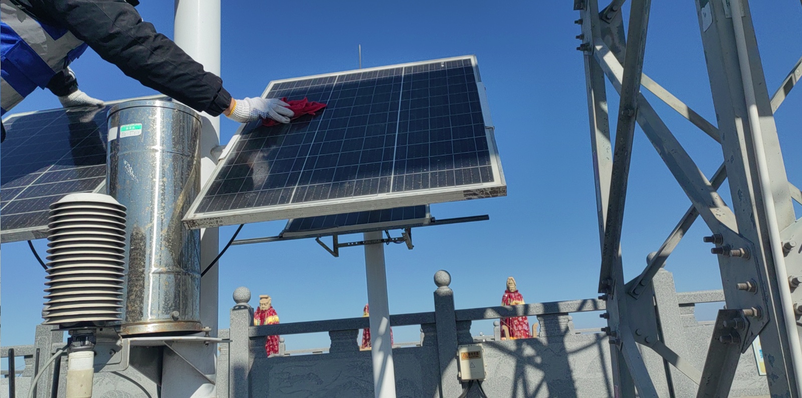 光辉码头点-供电系统-太阳能板