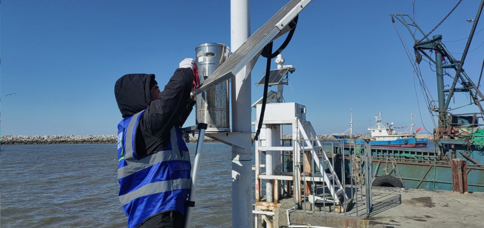 南尖码头点-雨量器