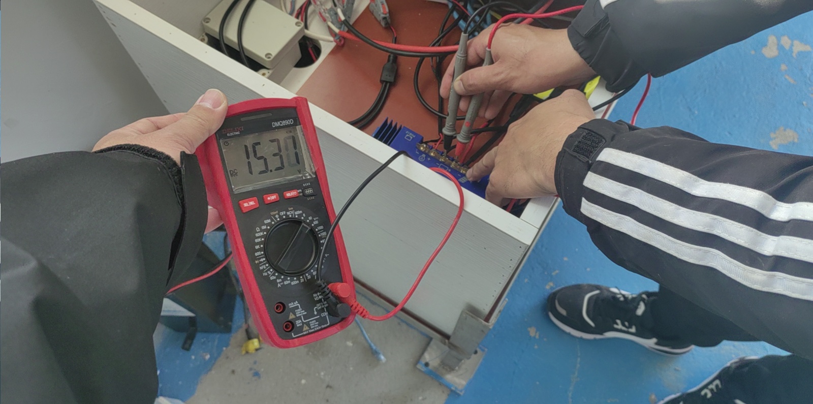 绥中天龙寺渔港站-供电系统-蓄电池、充电控制器