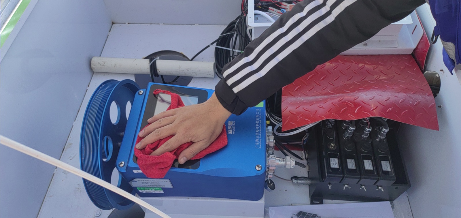 绥中港码头点-浮子式潮位仪