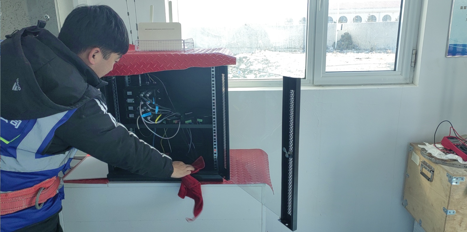 锦州中心渔港站-设备箱