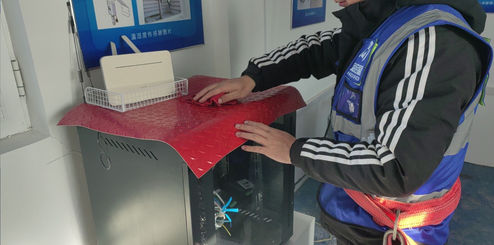 盘锦二界沟站-设备箱