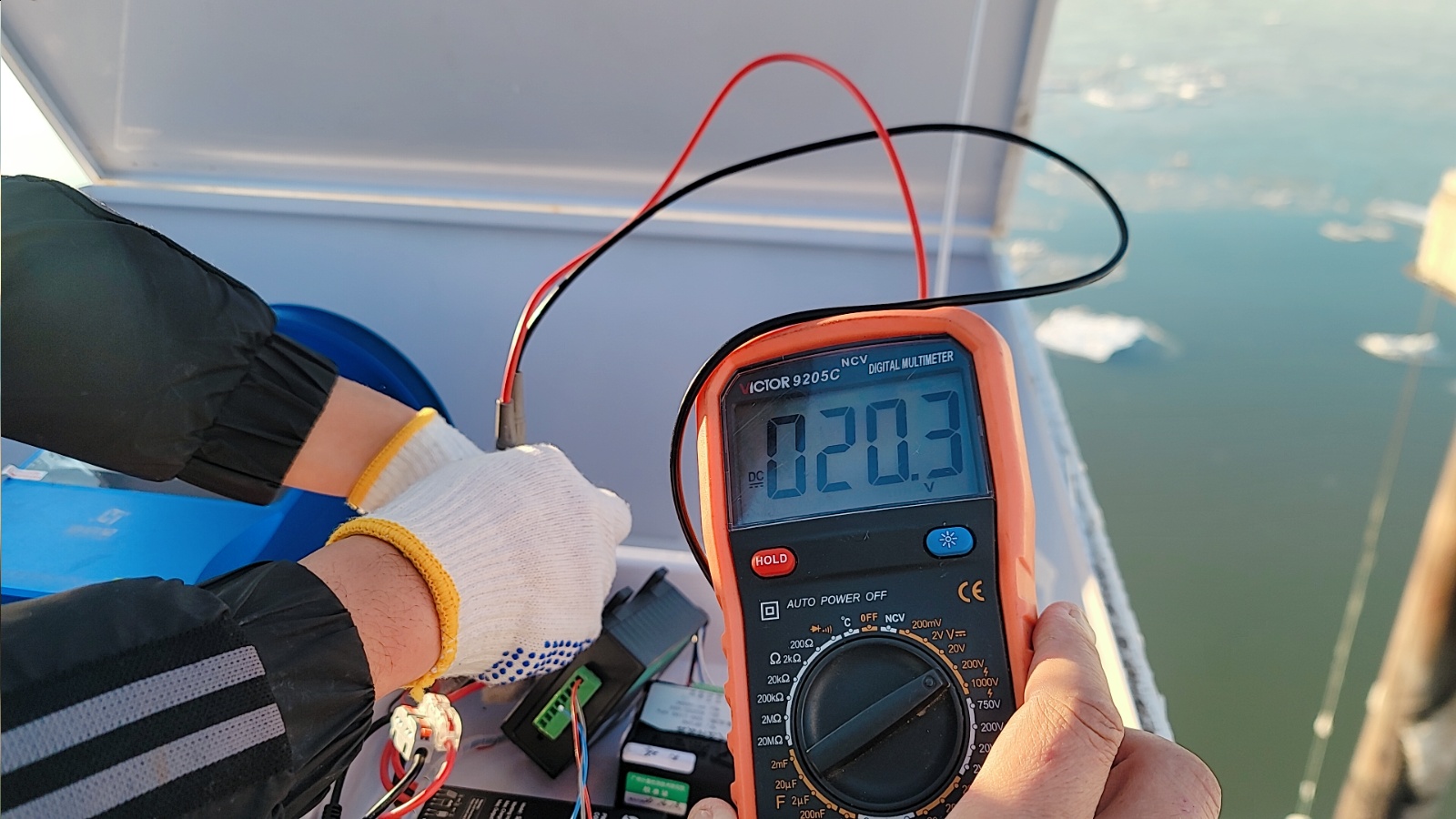 光辉码头点-供电系统-蓄电池、充电控制器