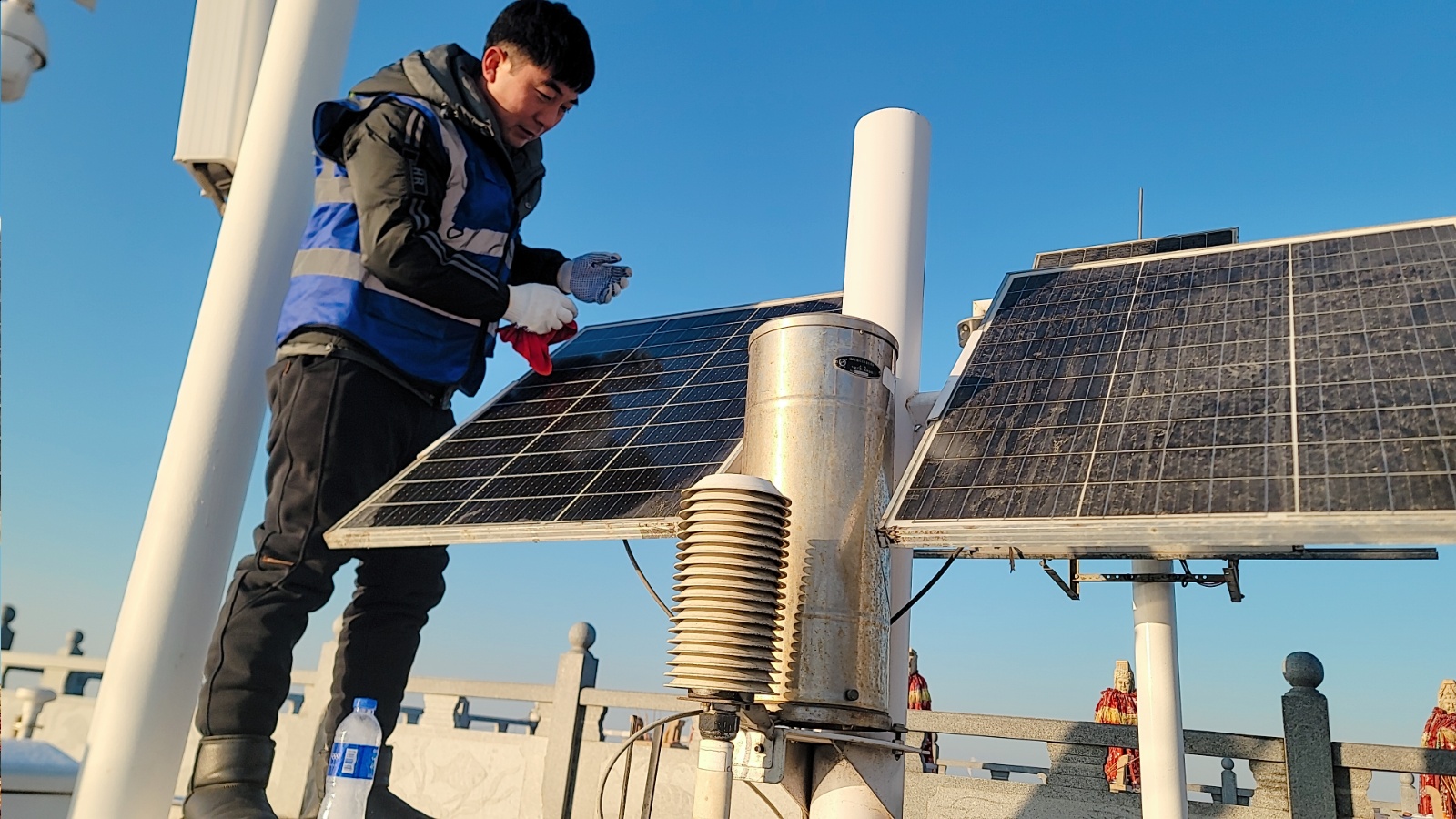 光辉码头点-供电系统-太阳能板