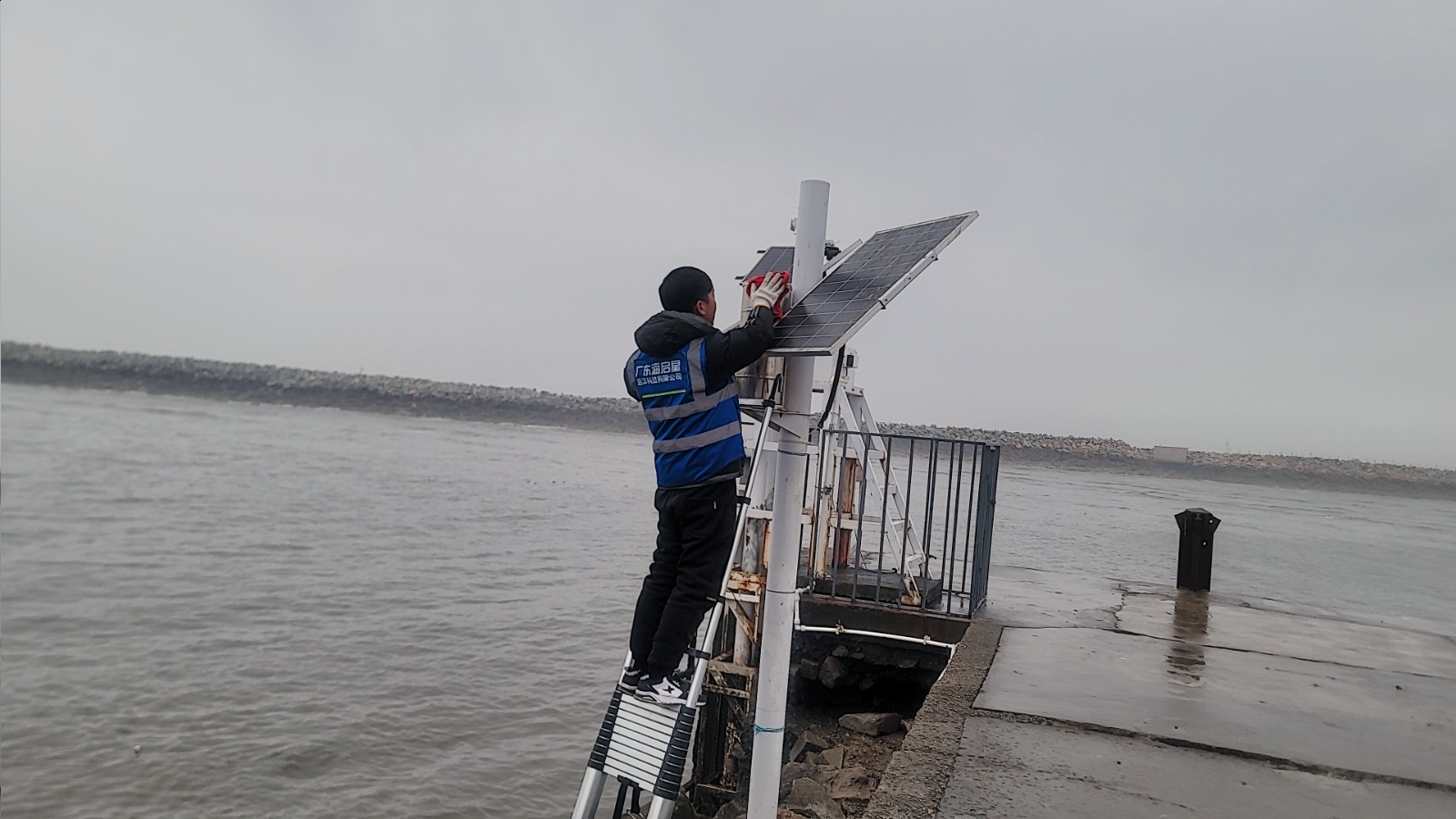 南尖码头点-雨量器