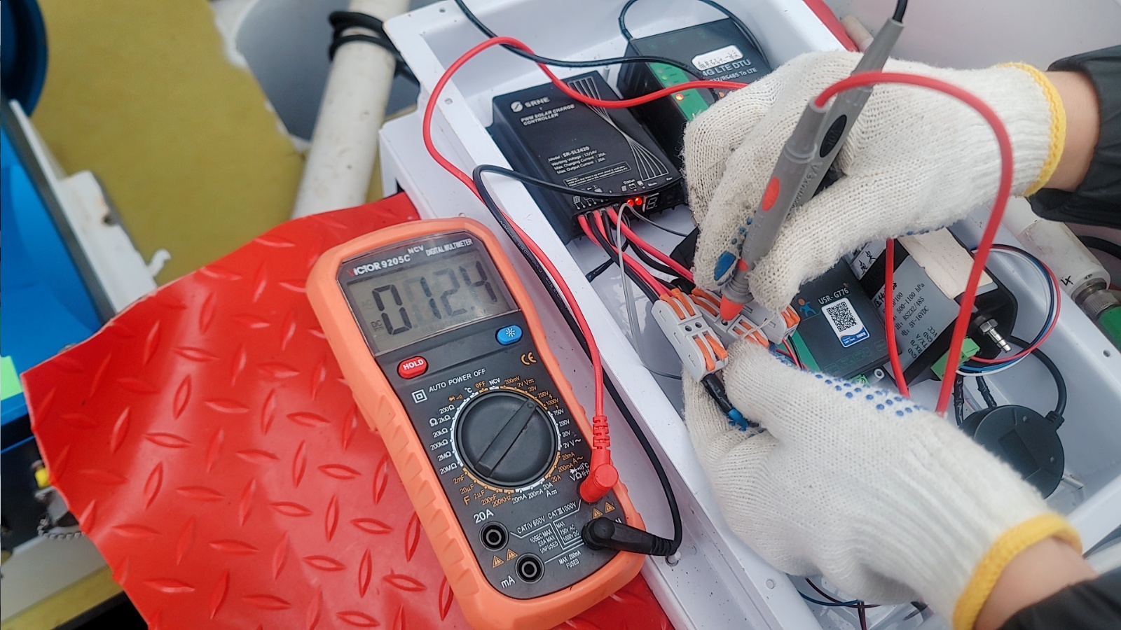 南尖码头点-供电系统-蓄电池、充电控制器