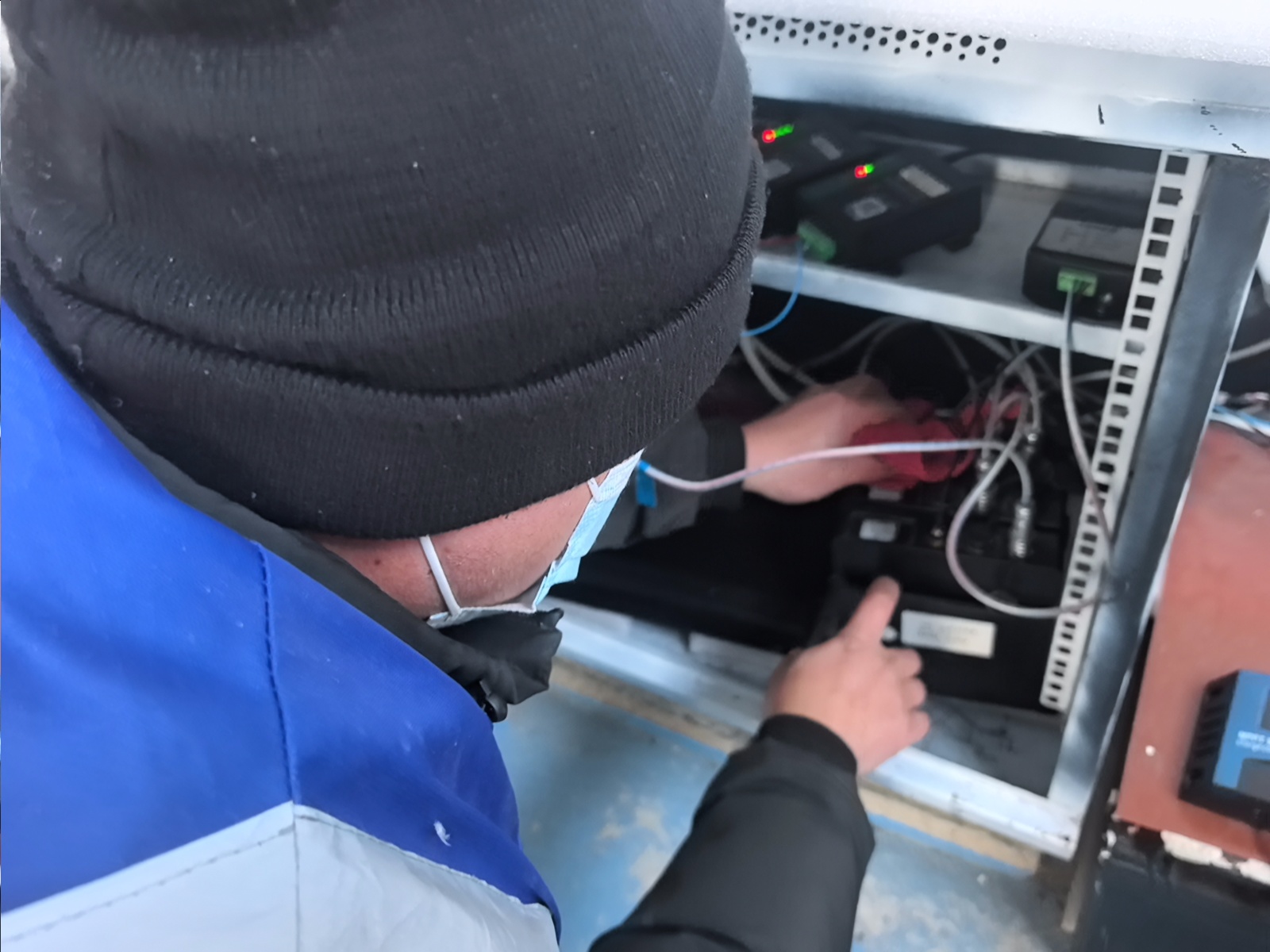 丹东大鹿岛站-数据采集器