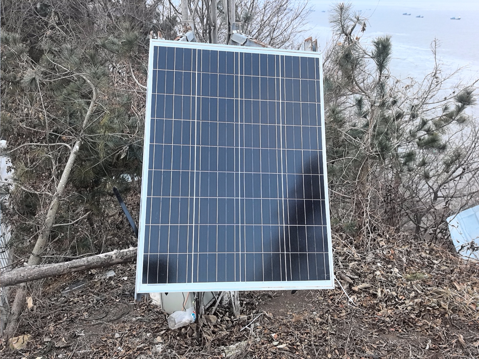 丹东大鹿岛站-供电系统-太阳能板
