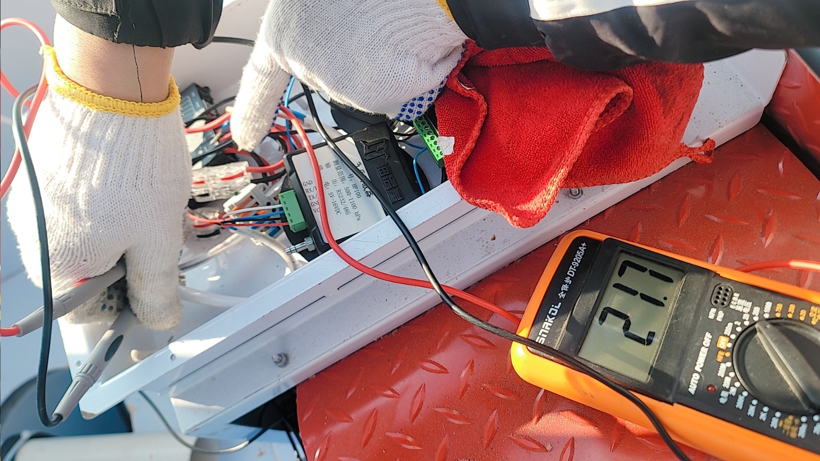 绥中港码头点-供电系统-蓄电池、充电控制器